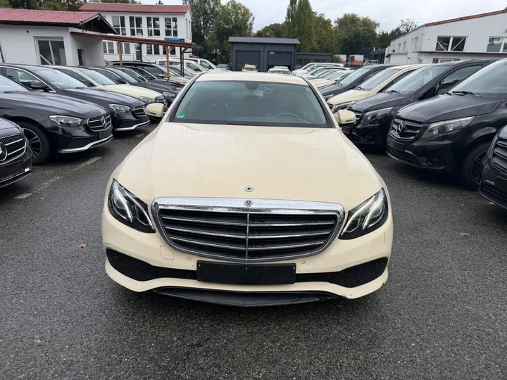Mercedes-Benz E 200