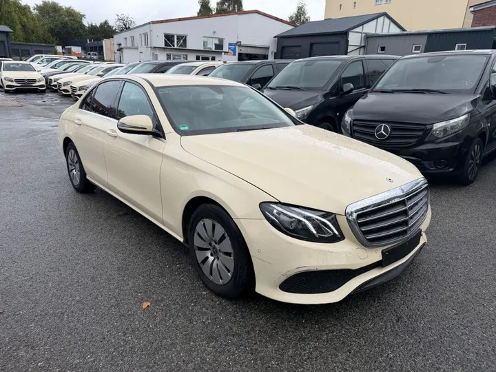 Mercedes-Benz E 200