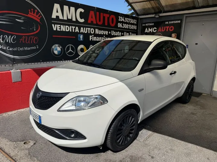 Lancia Ypsilon