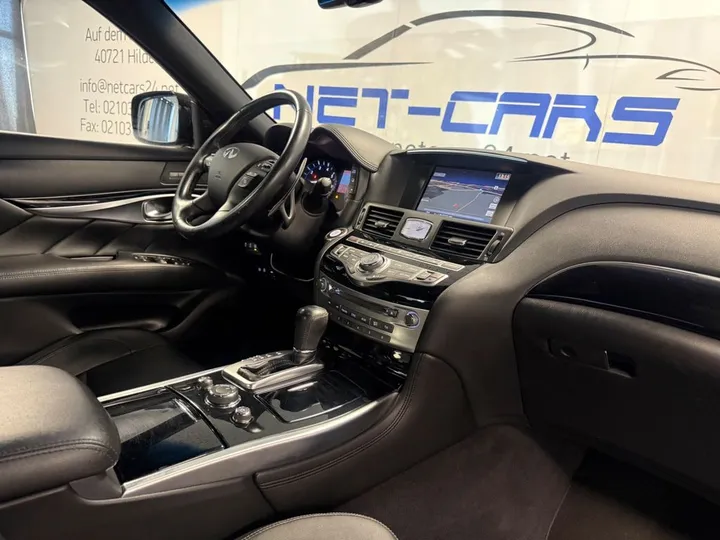 Infiniti M30