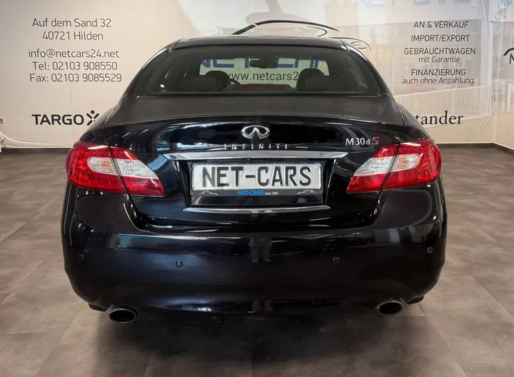 Infiniti M30