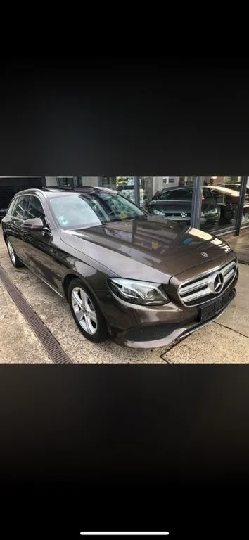 Mercedes-Benz E 220