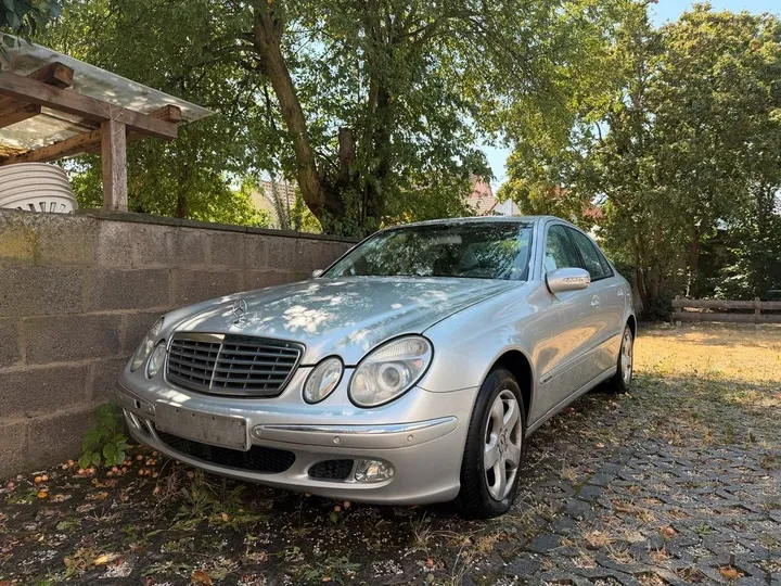 Mercedes-Benz E 240