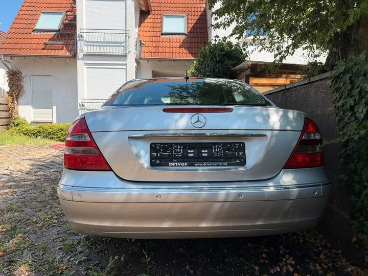 Mercedes-Benz E 240