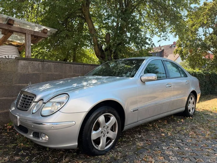 Mercedes-Benz E 240