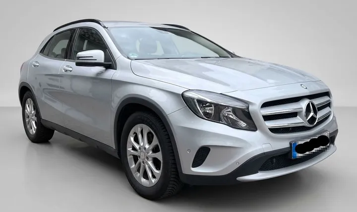 Mercedes-Benz GLA 200