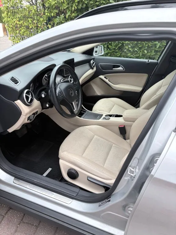 Mercedes-Benz GLA 200