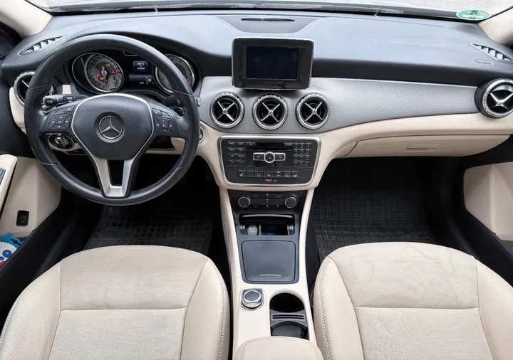 Mercedes-Benz GLA 200