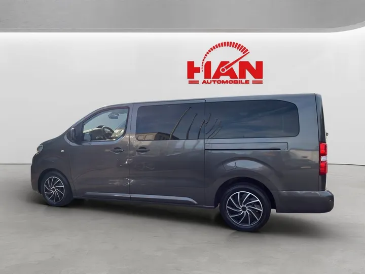 Peugeot Traveller