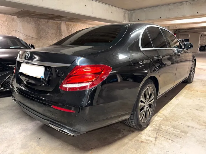 Mercedes-Benz E 200