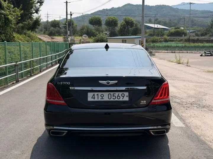 Genesis EQ900