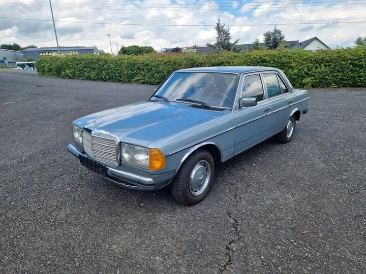 Mercedes-Benz 200