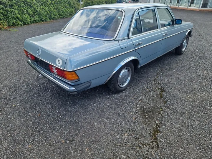 Mercedes-Benz 200