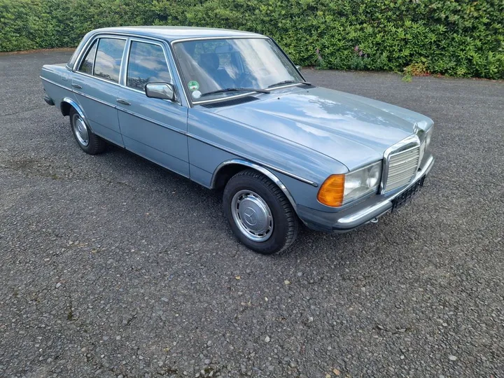 Mercedes-Benz 200