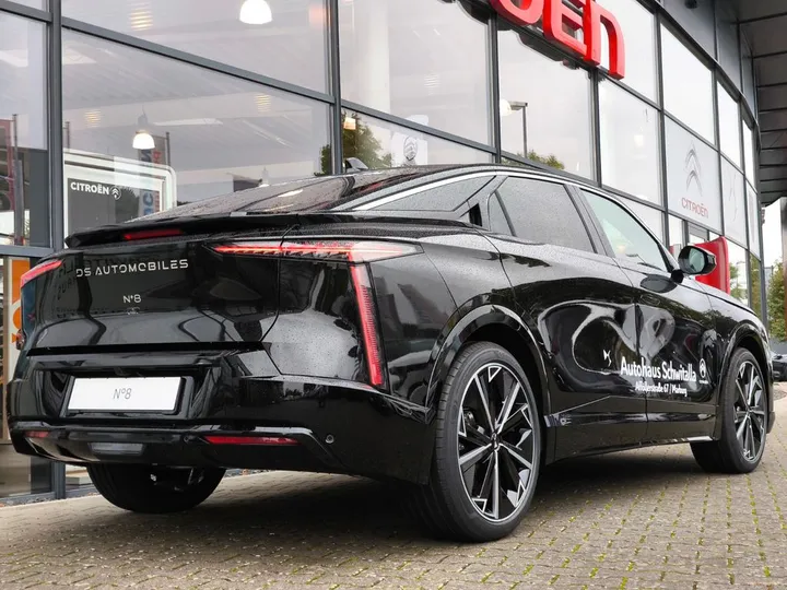 DS Automobiles Nº8
