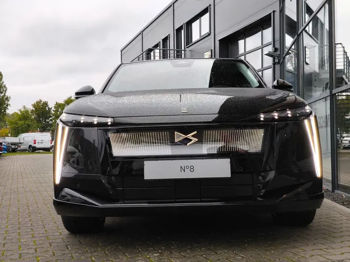 DS Automobiles Nº8
