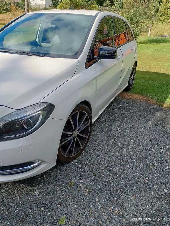Mercedes-Benz B 200