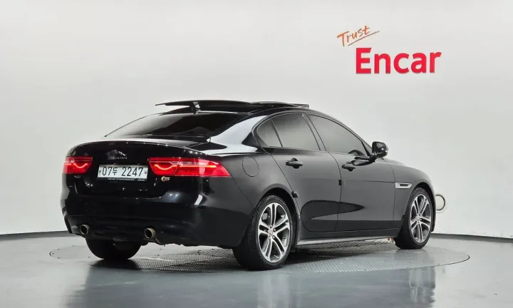 Jaguar XE