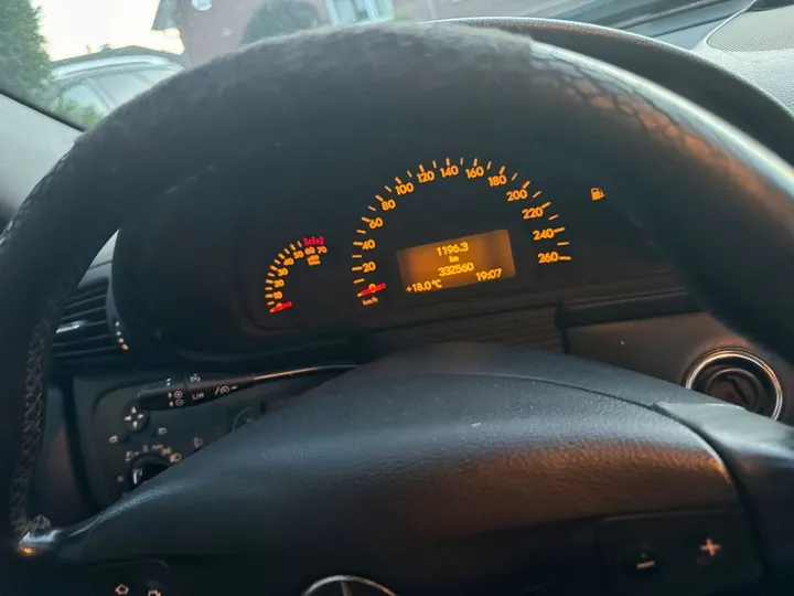 Mercedes-Benz C 180
