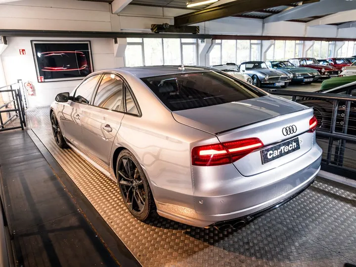 Audi S8