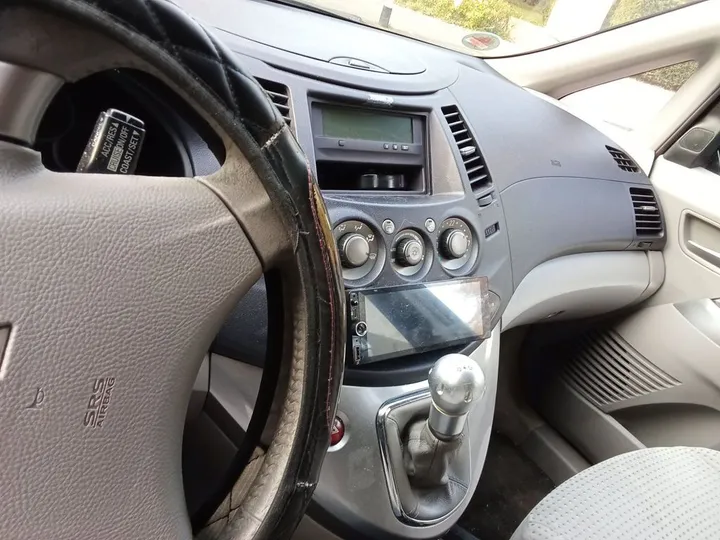 Mitsubishi Grandis