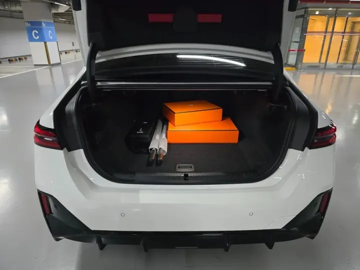 BMW i5