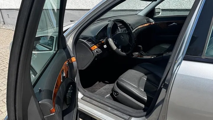 Mercedes-Benz E 270