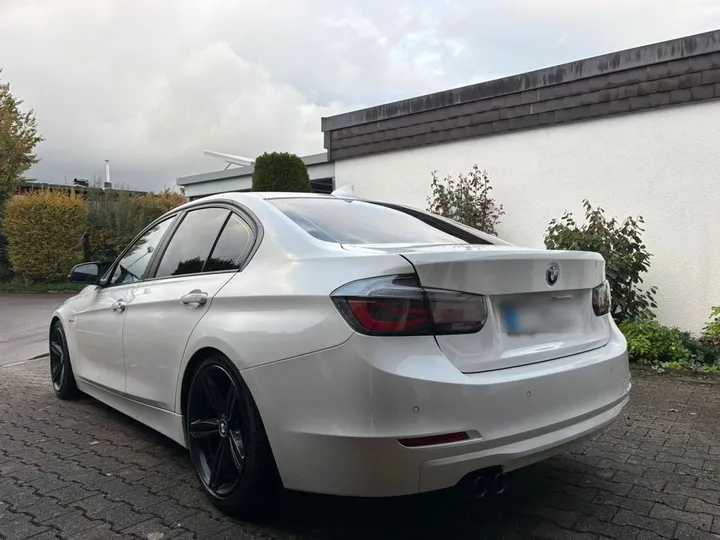 BMW 330