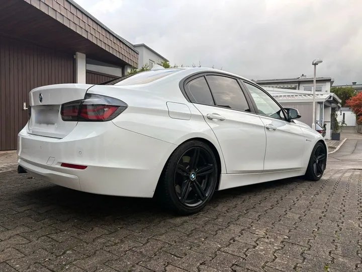 BMW 330