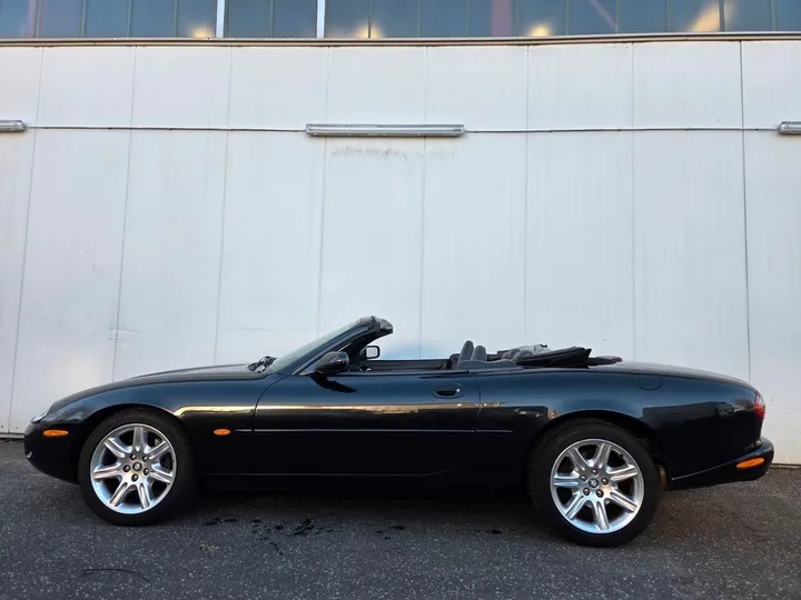 Jaguar XK8