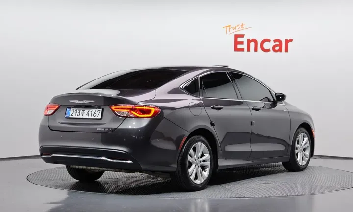 Chrysler 200