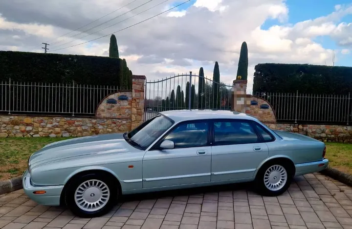 Jaguar XJ
