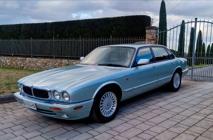 Jaguar XJ