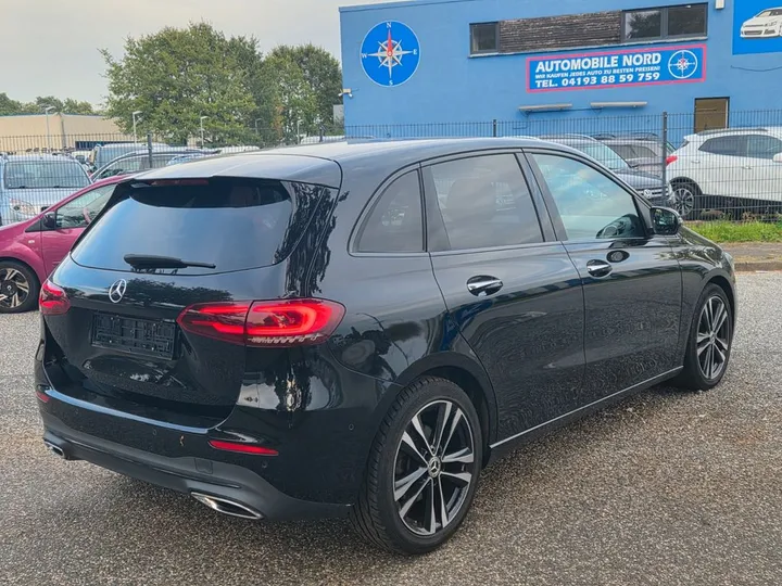 Mercedes-Benz B 220