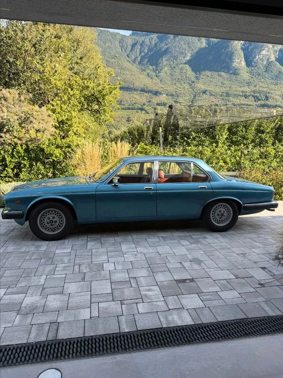 Jaguar XJ6