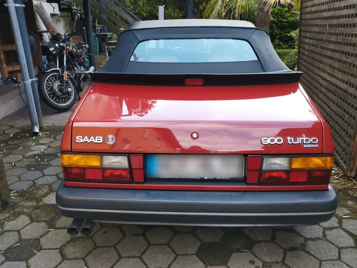 Saab 900