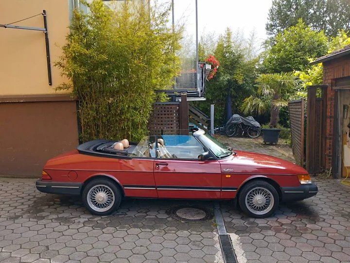 Saab 900