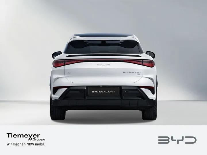 BYD SEALION 7
