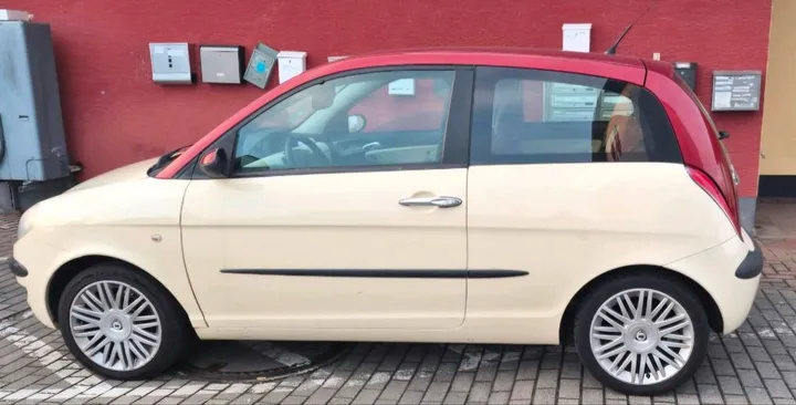 Lancia Ypsilon