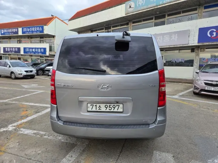 Hyundai Starex