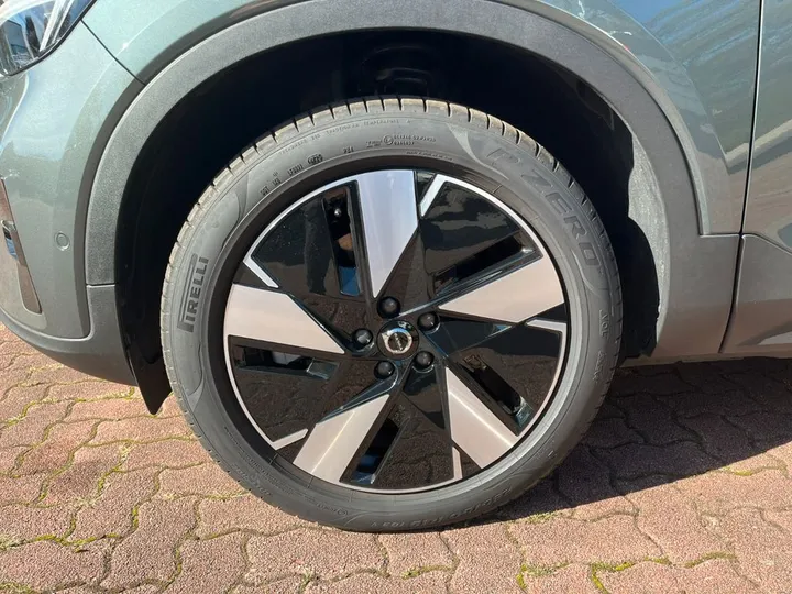 Volvo EX40