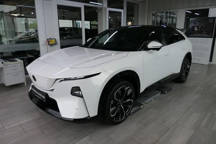 Mazda CX-6e