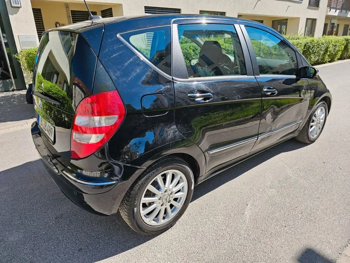 Mercedes-Benz 200