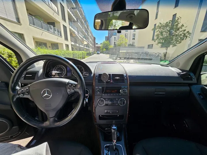 Mercedes-Benz 200