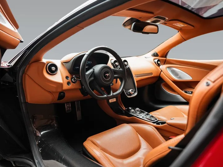 McLaren GT