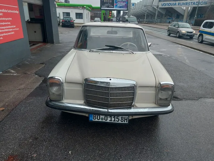 Mercedes-Benz 200