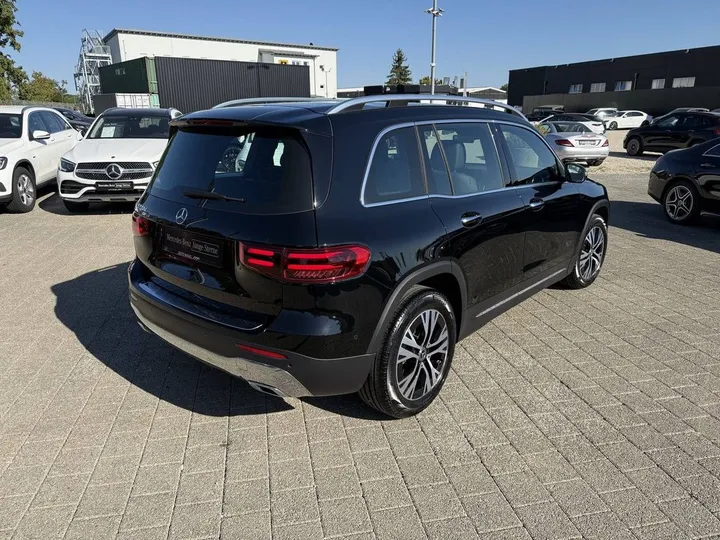 Mercedes-Benz GLB 200