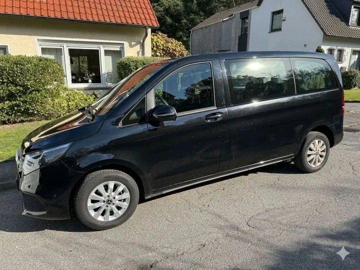 Mercedes-Benz V 220