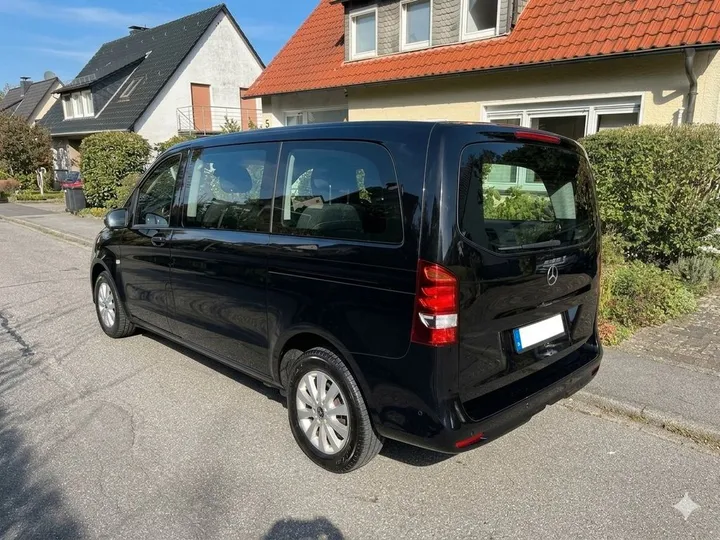 Mercedes-Benz V 220