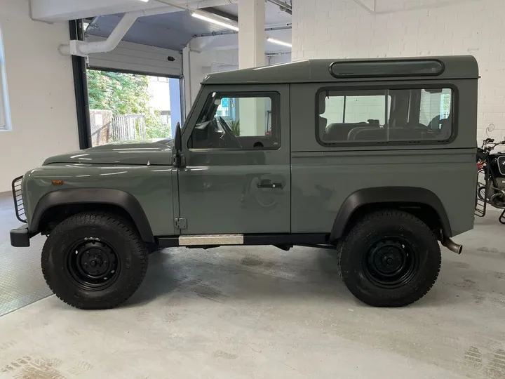 Land Rover Defender